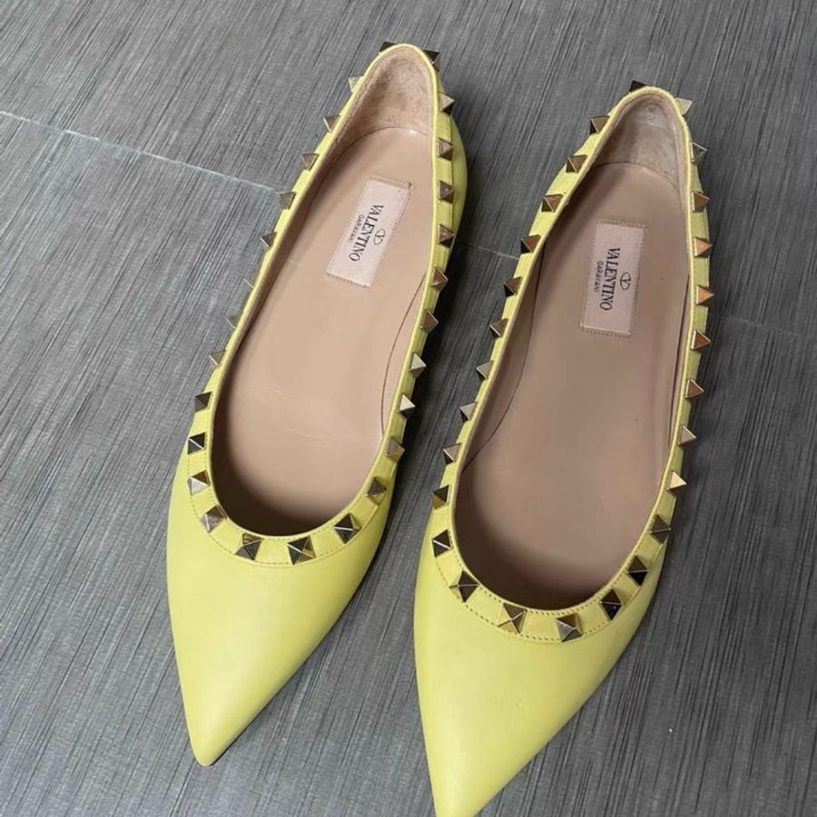 Valentino 檸檬黃 鉚釘平底鞋 38號，全新僅試穿 原價三萬二左右-0