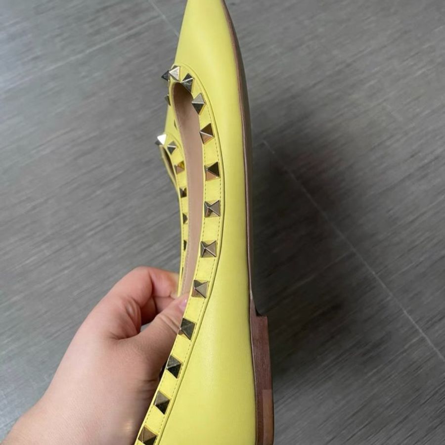 Valentino 檸檬黃 鉚釘平底鞋 38號，全新僅試穿 原價三萬二左右-2