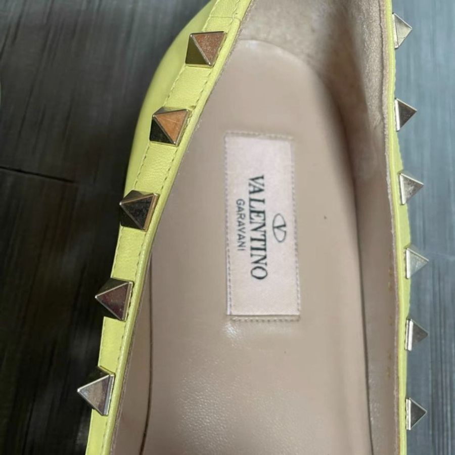 Valentino 檸檬黃 鉚釘平底鞋 38號，全新僅試穿 原價三萬二左右-3