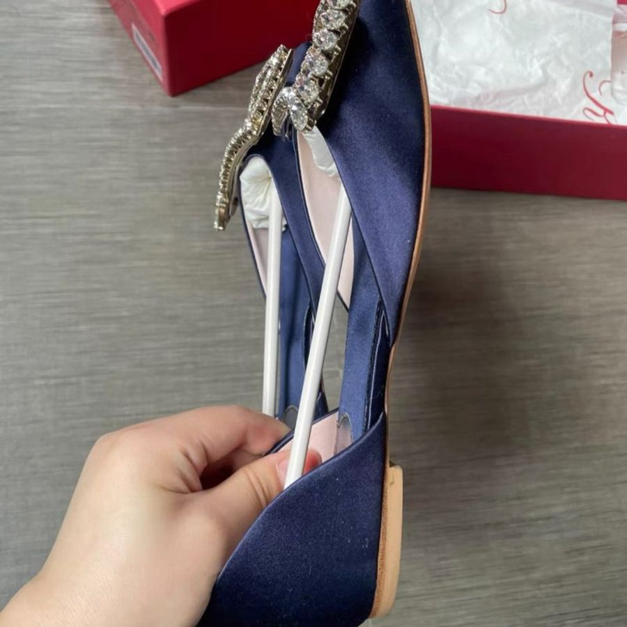 Roger Vivier 鑽扣藍色緞面平底鞋 34.5號，配件有鞋盒， 鞋子偏大一碼，35.5號也能穿-2