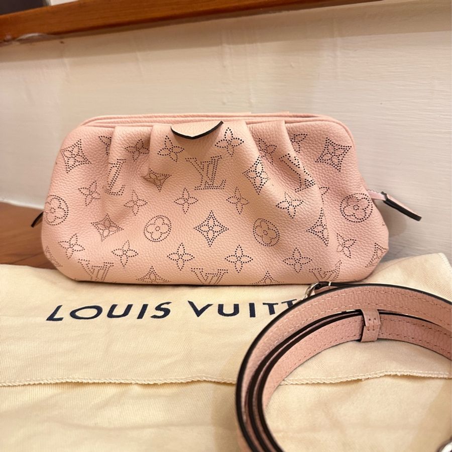 LV 粉洞洞皮革LOGO雲朵包-0