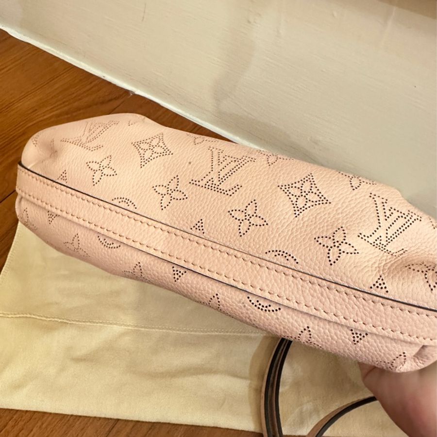 LV 粉洞洞皮革LOGO雲朵包-6