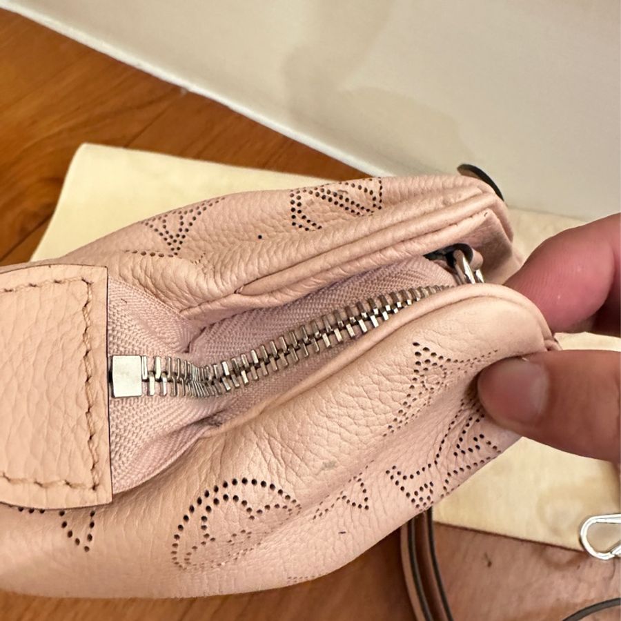 LV 粉洞洞皮革LOGO雲朵包-8