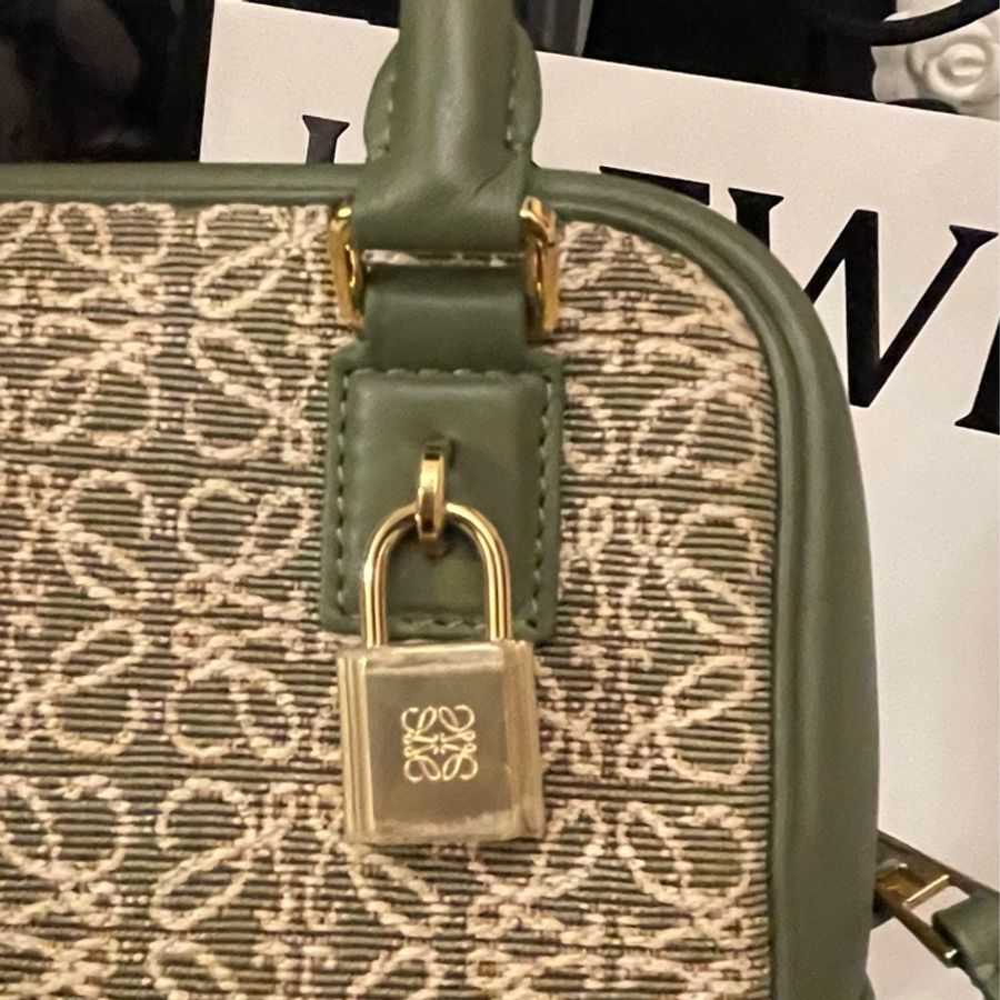 LOEWE Amazona 16 Square Bag 緹花酪梨綠（9.9新）-4