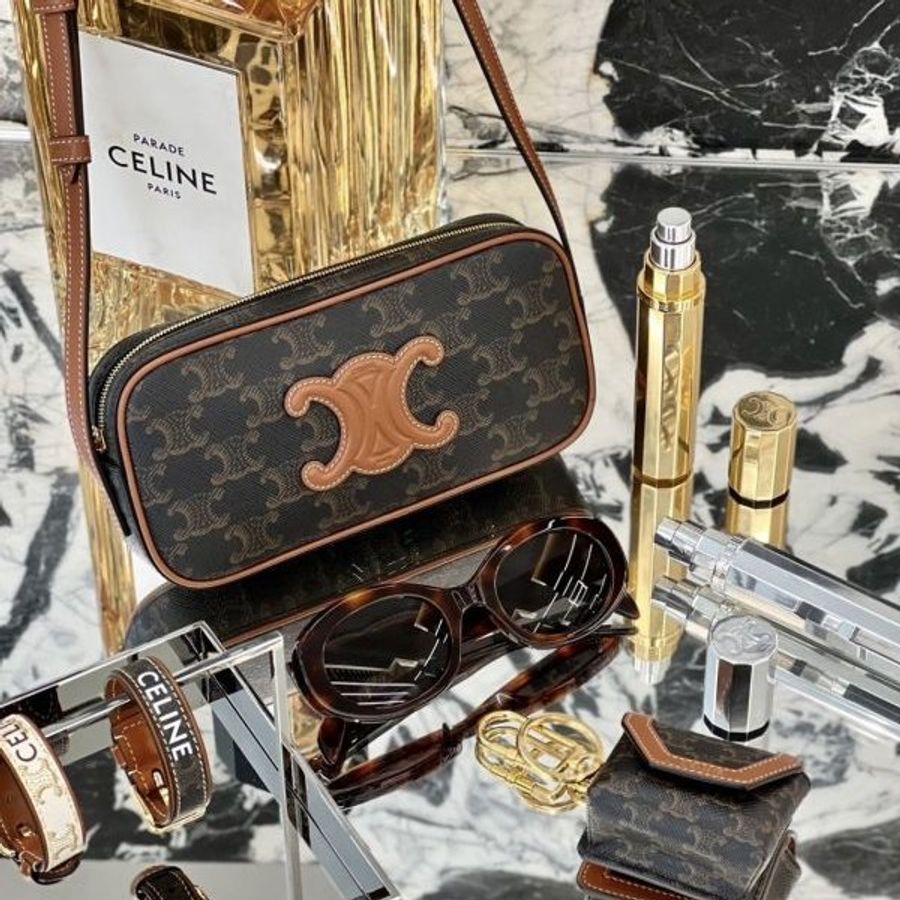 🎉新品好折扣✨Celine 迷你 Cuir Triomphe 老花凱旋門相機包 黃褐色-11