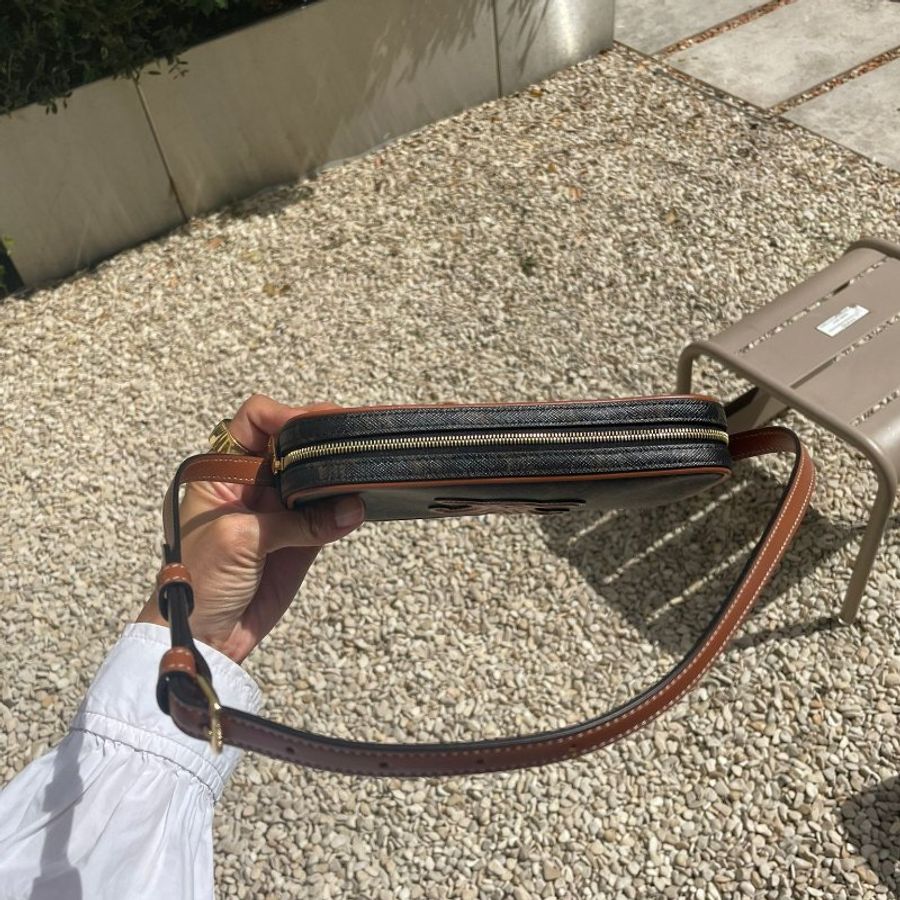 🎉新品好折扣✨Celine 迷你 Cuir Triomphe 老花凱旋門相機包 黃褐色-7