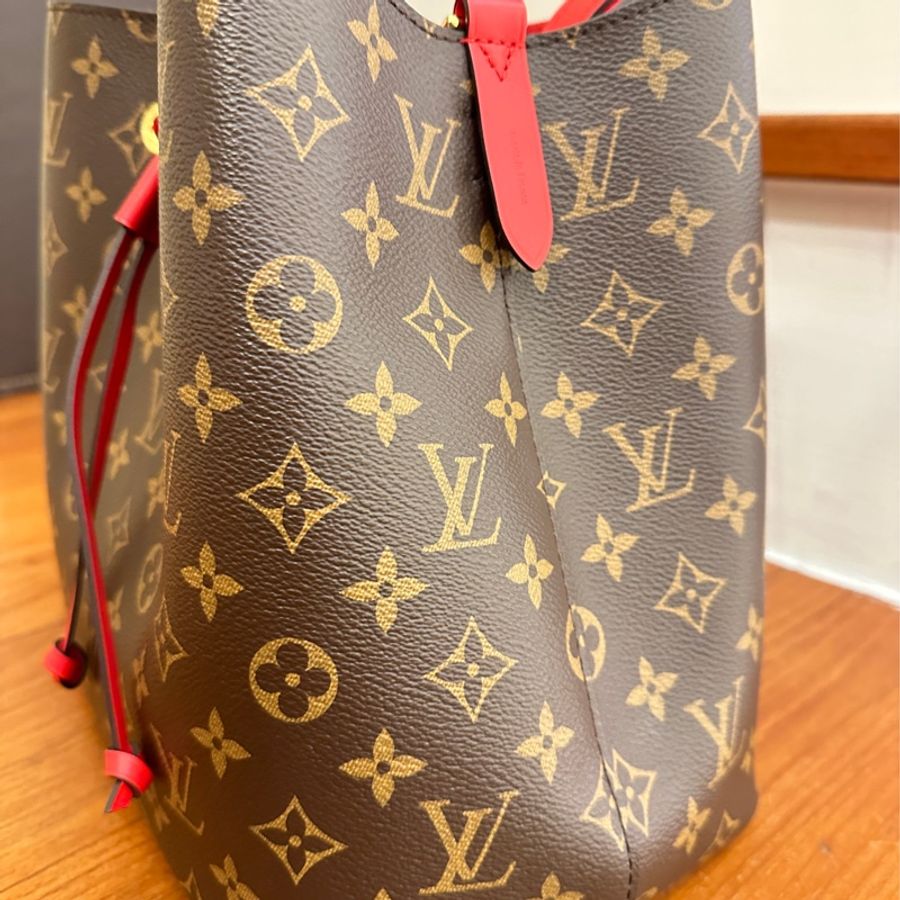 LV 花紋紅邊水桶包-1