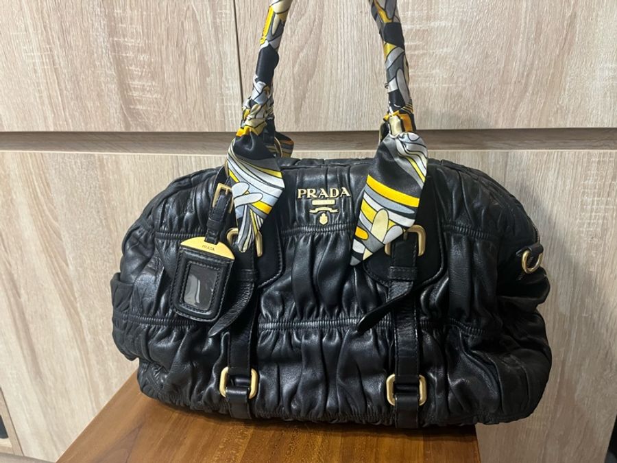 Prada黑金羊皮手提包-5