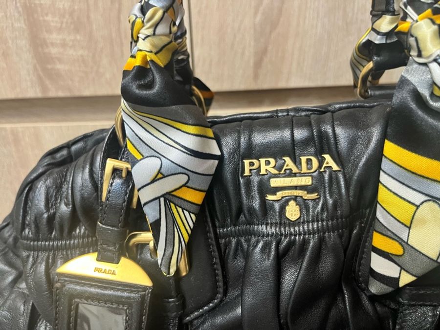 Prada黑金羊皮手提包-6