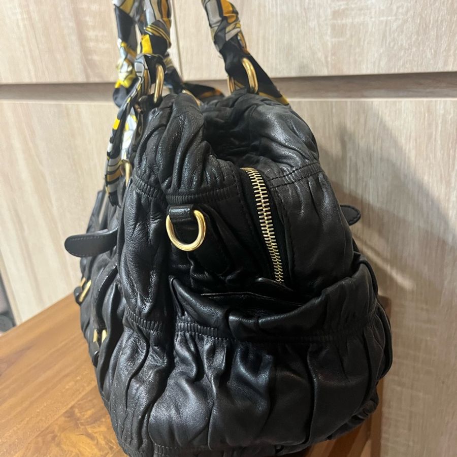 Prada黑金羊皮手提包-8
