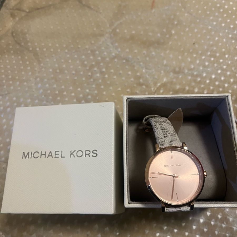 MICHAEL KORS真皮女錶，全新只試戴-4