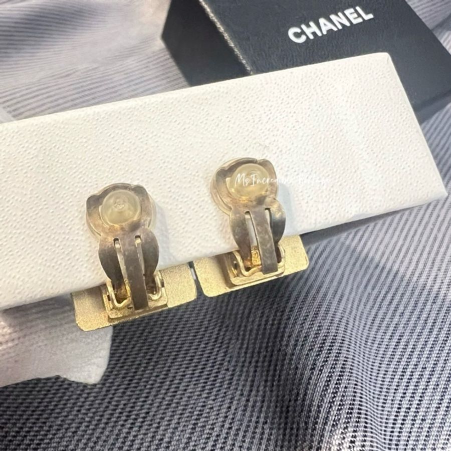 Chanel立體磨砂金牌耳環-4