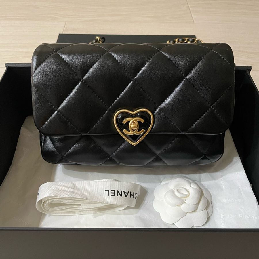 香奈兒 Chanel 23S classic flap 專櫃缺貨款 晶片款 cf20 珐瑯 愛心 黑金 口蓋包-0