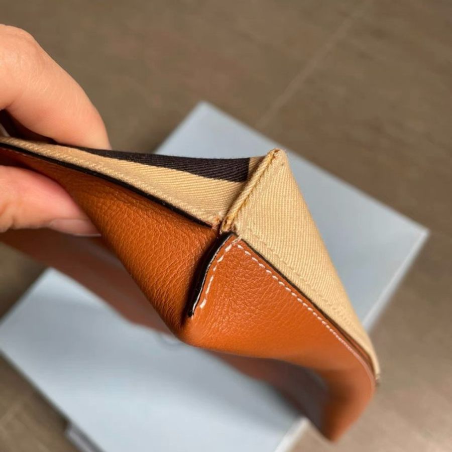 Loewe 牛皮帆布印花手拿包 長29-30×高20×底寬4.5-6