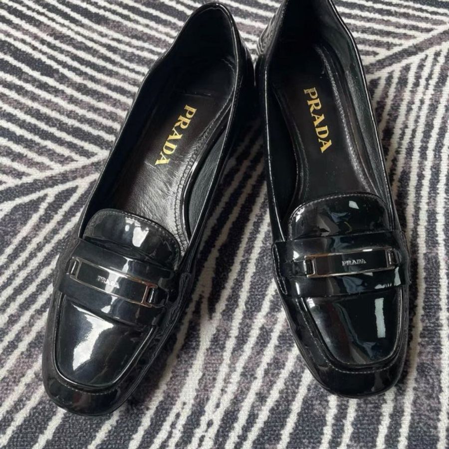 Prada 黑色平底樂福鞋 35號 九成新-0