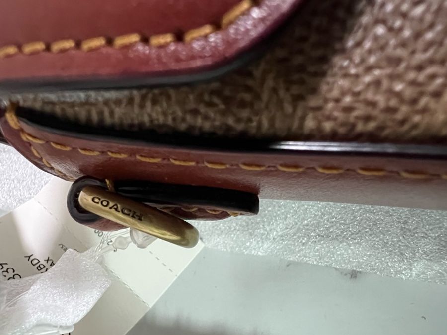 全新 COACH 專櫃老花拼牛皮信封款 WOC 側背包 型號C8442-13