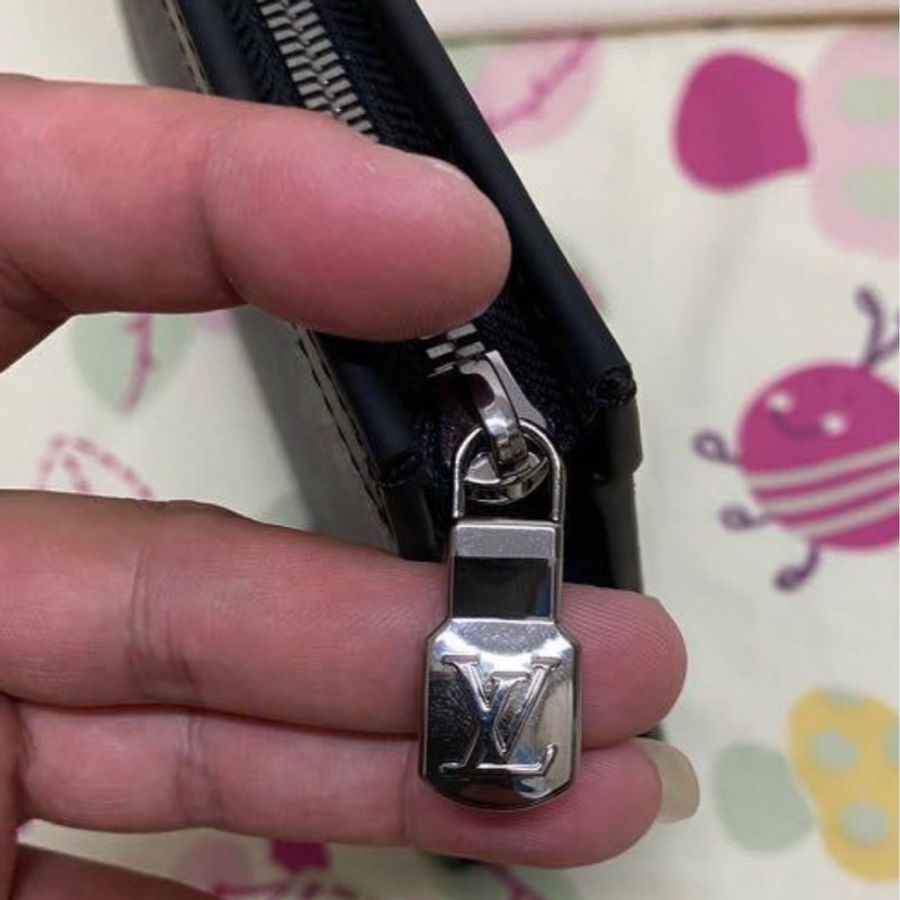 Louis Vuitton Voyage MM-5