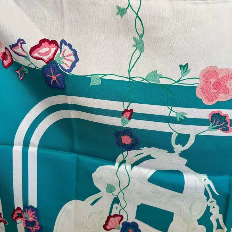 Hermès 絲巾 全新90尺寸 買不到的花色了-3