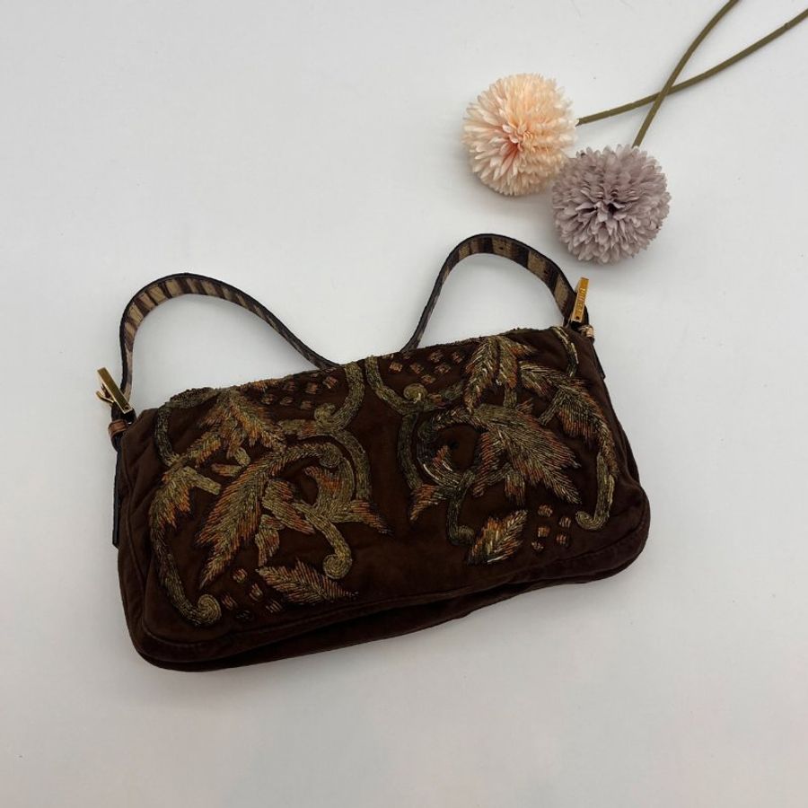 FENDI 咖啡色麂皮漸層花草刺繡法棍包/側肩包/手提包/腋下包-1