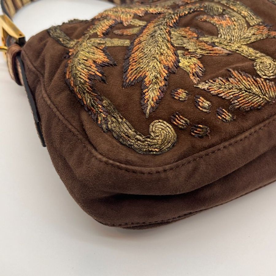 FENDI 咖啡色麂皮漸層花草刺繡法棍包/側肩包/手提包/腋下包-4