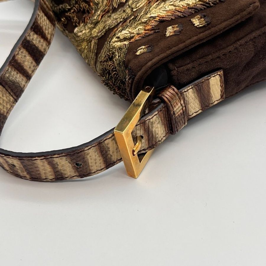FENDI 咖啡色麂皮漸層花草刺繡法棍包/側肩包/手提包/腋下包-8