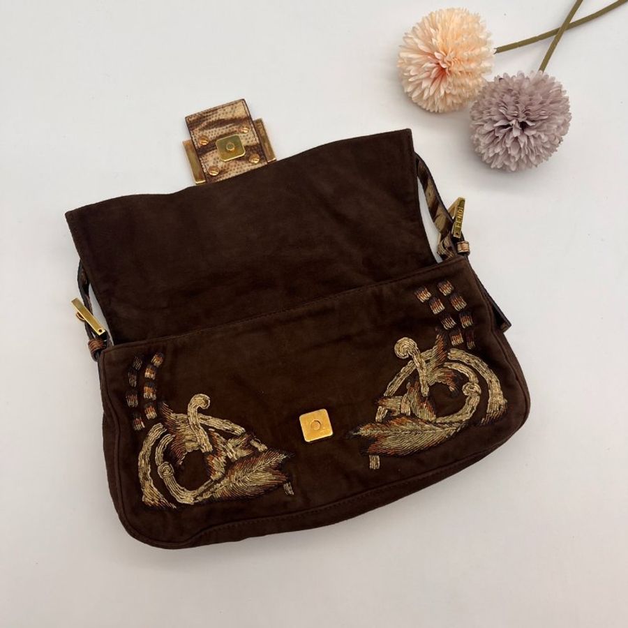 FENDI 咖啡色麂皮漸層花草刺繡法棍包/側肩包/手提包/腋下包-10