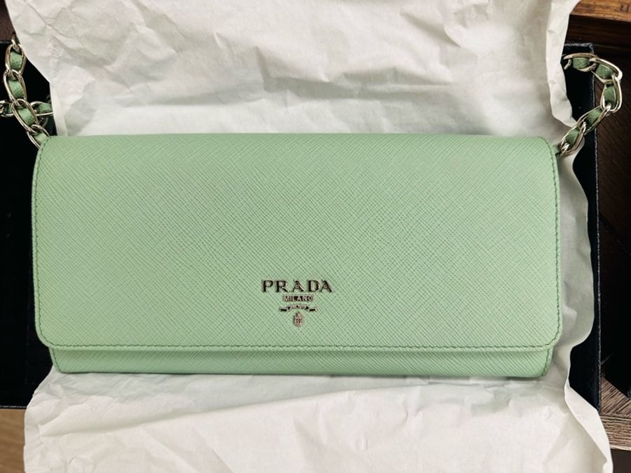 PRADA 湖水綠防刮牛皮金色雙扣鏈條WOC包-7
