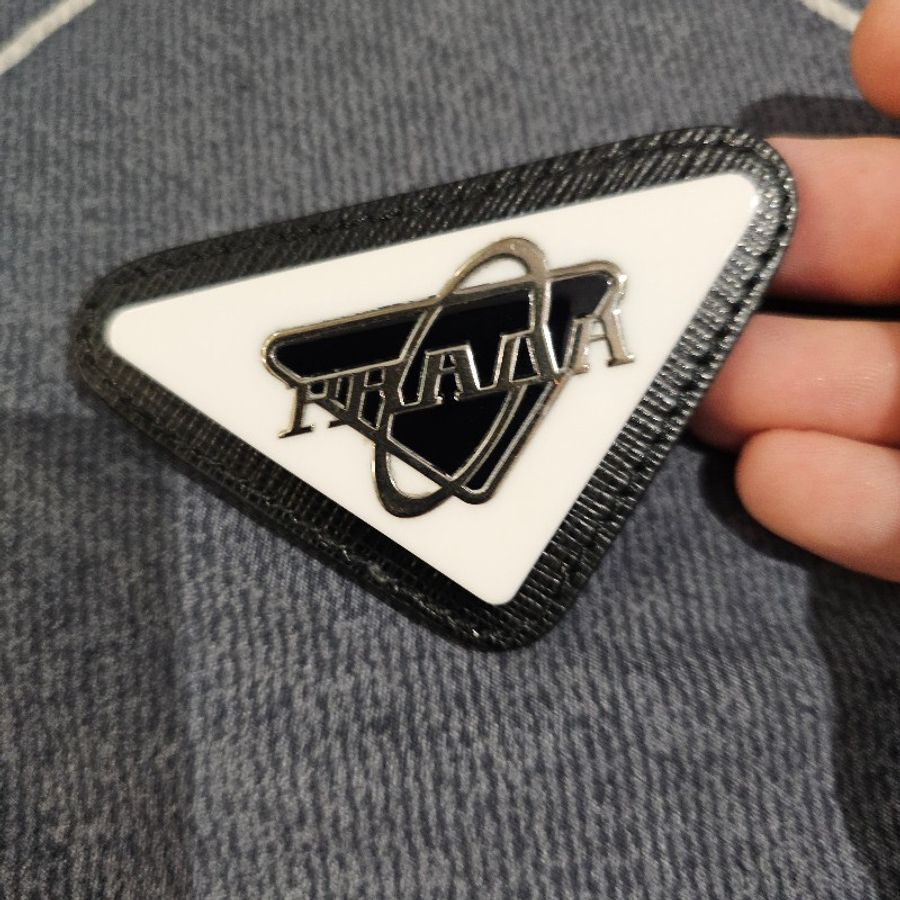 prada 胸針-5