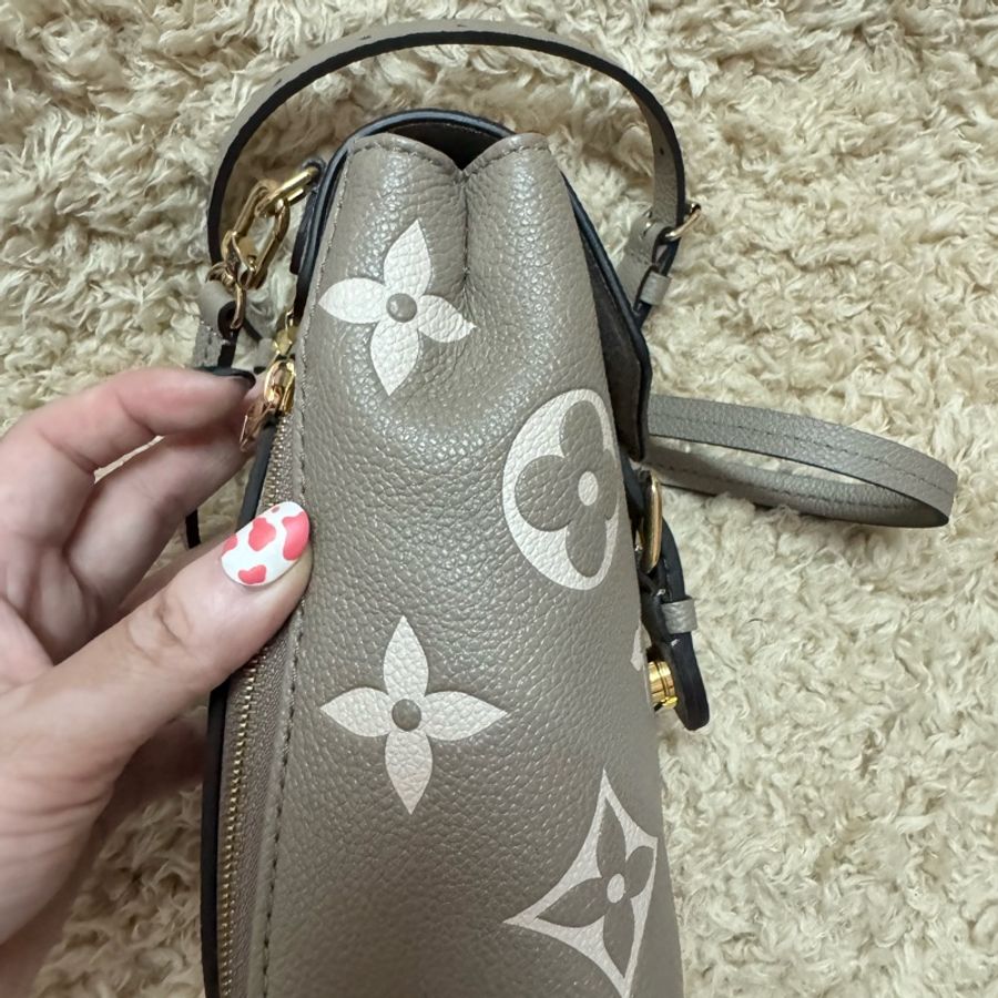 Lv Tiny 雙色斑鳩灰色Monogram Empreinte 皮革後背包M80738 backpack-2