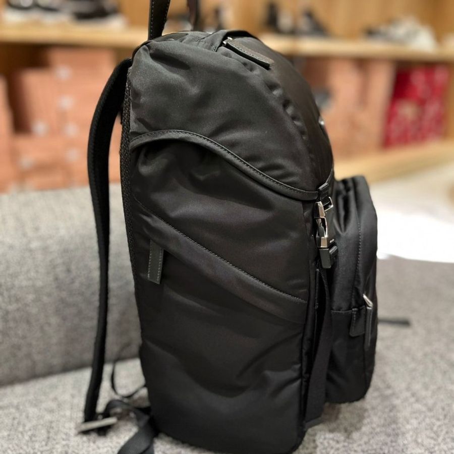 Prada 2VZ135 再生尼龍及Saffiano皮革背包 黑色《2024季度新品》-1