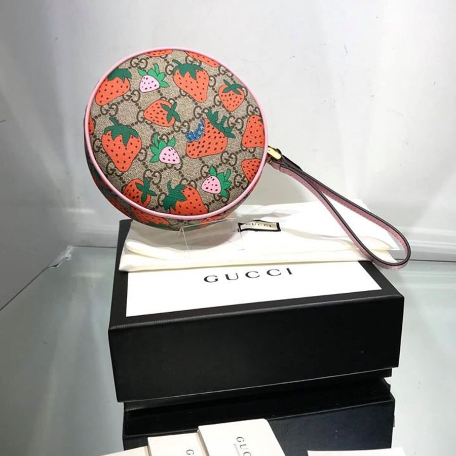 Gucci 限量GG Supreme草莓圓餅腕帶包【促銷品】-13