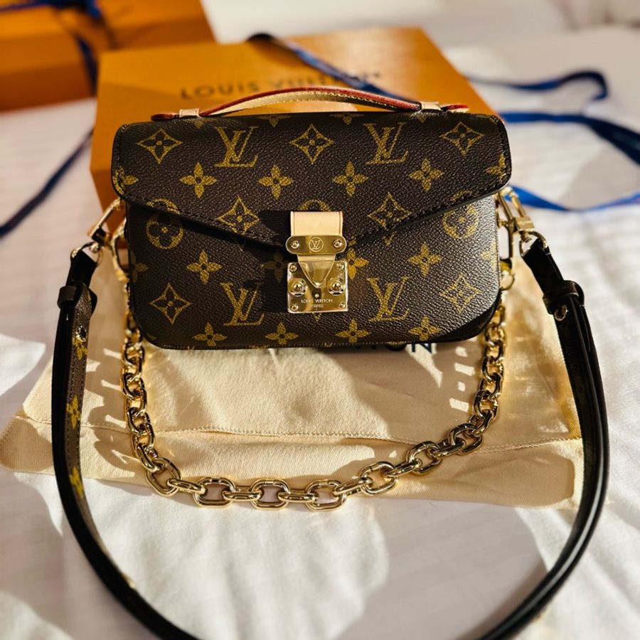 已售出 ！LV 新款麻將/郵差包 Bolso Pochette Métis East West-5