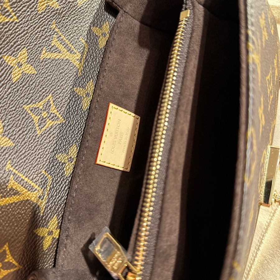 已售出 ！LV 新款麻將/郵差包 Bolso Pochette Métis East West-10