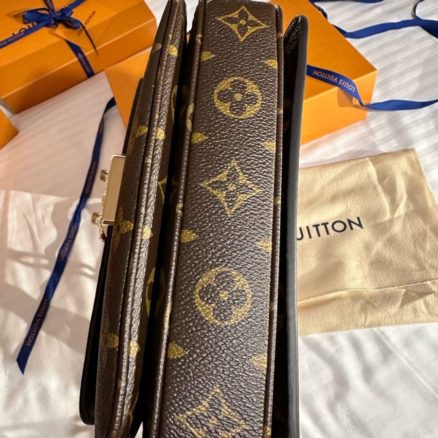 已售出 ！LV 新款麻將/郵差包 Bolso Pochette Métis East West-12