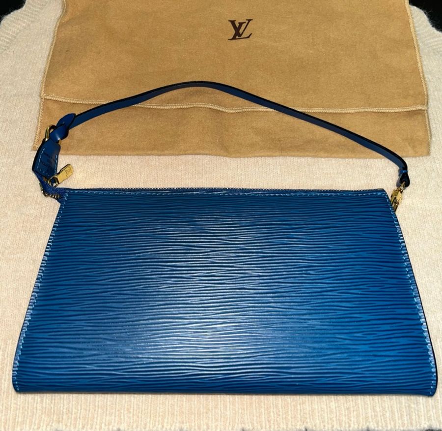 LV 藍色水波紋麻將包-10