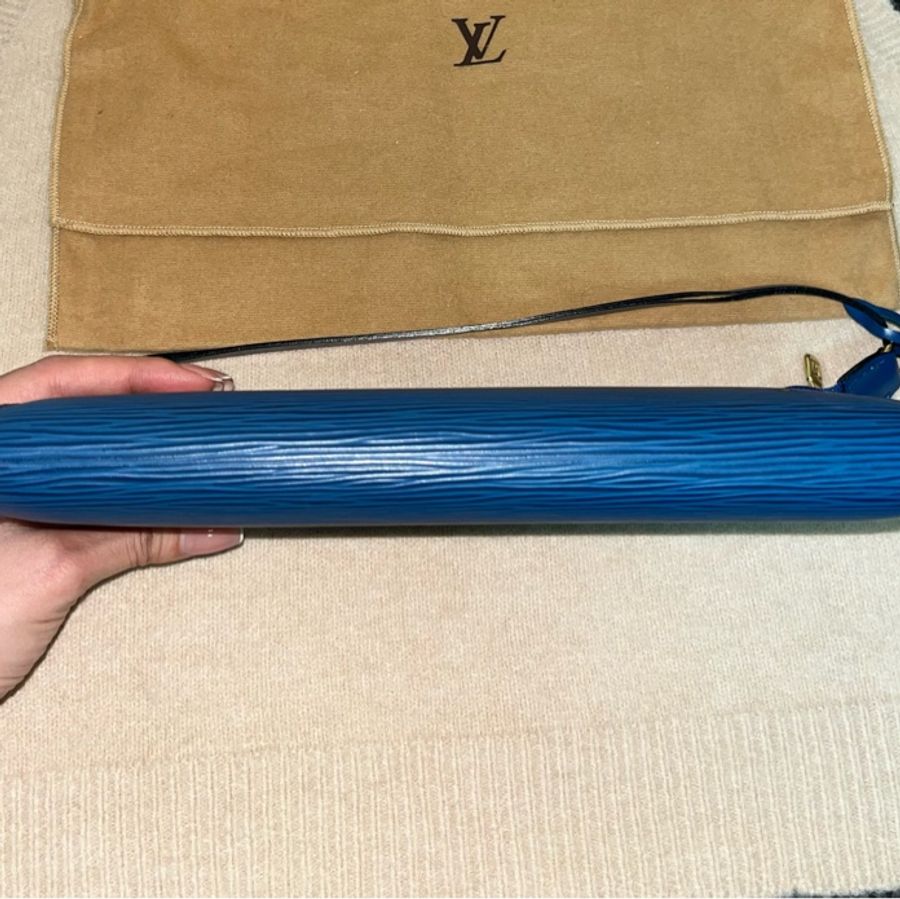 LV 藍色水波紋麻將包-11
