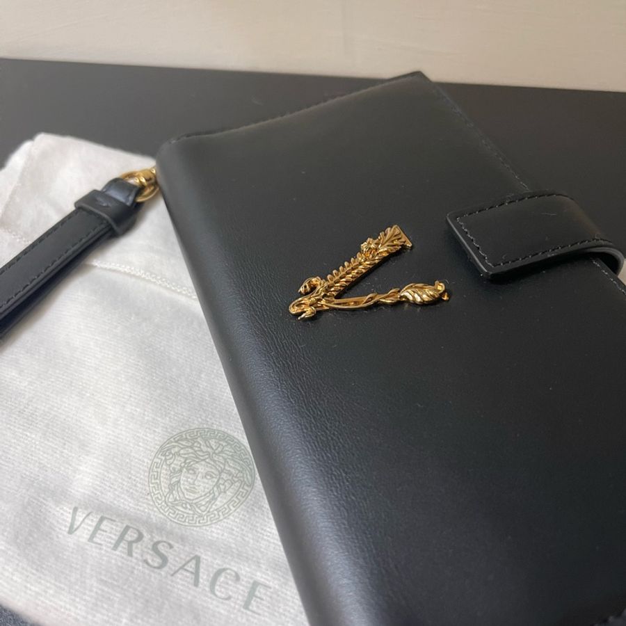 VERSACE 全新 經典V字長夾 附皮革手掛飾-1