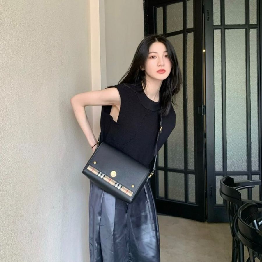 🎊佳節特賣🎁Burberry 80211101 Note 翻蓋單肩包 黑色-12