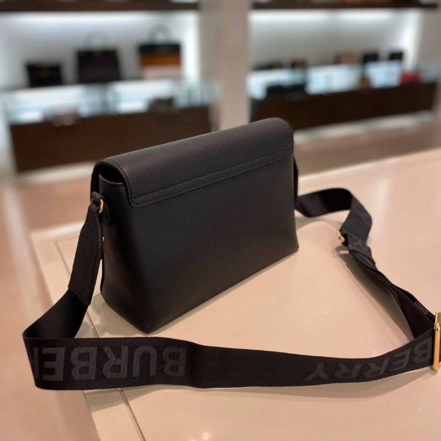 🎊佳節特賣🎁Burberry 80211101 Note 翻蓋單肩包 黑色-21