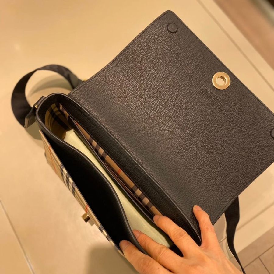 🎊佳節特賣🎁Burberry 80211101 Note 翻蓋單肩包 黑色-22