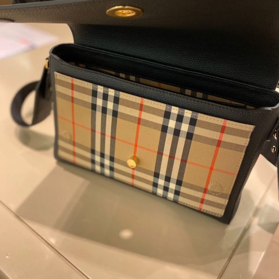🎊佳節特賣🎁Burberry 80211101 Note 翻蓋單肩包 黑色-23