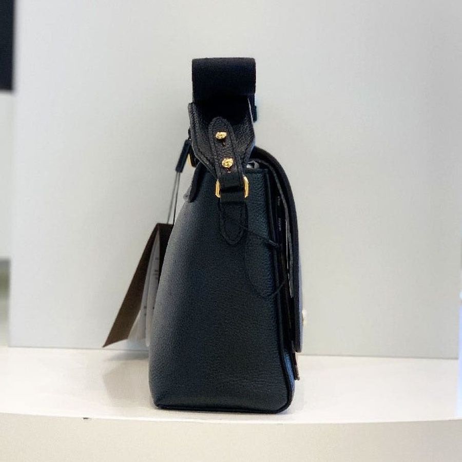 🎊佳節特賣🎁Burberry 80211101 Note 翻蓋單肩包 黑色-1
