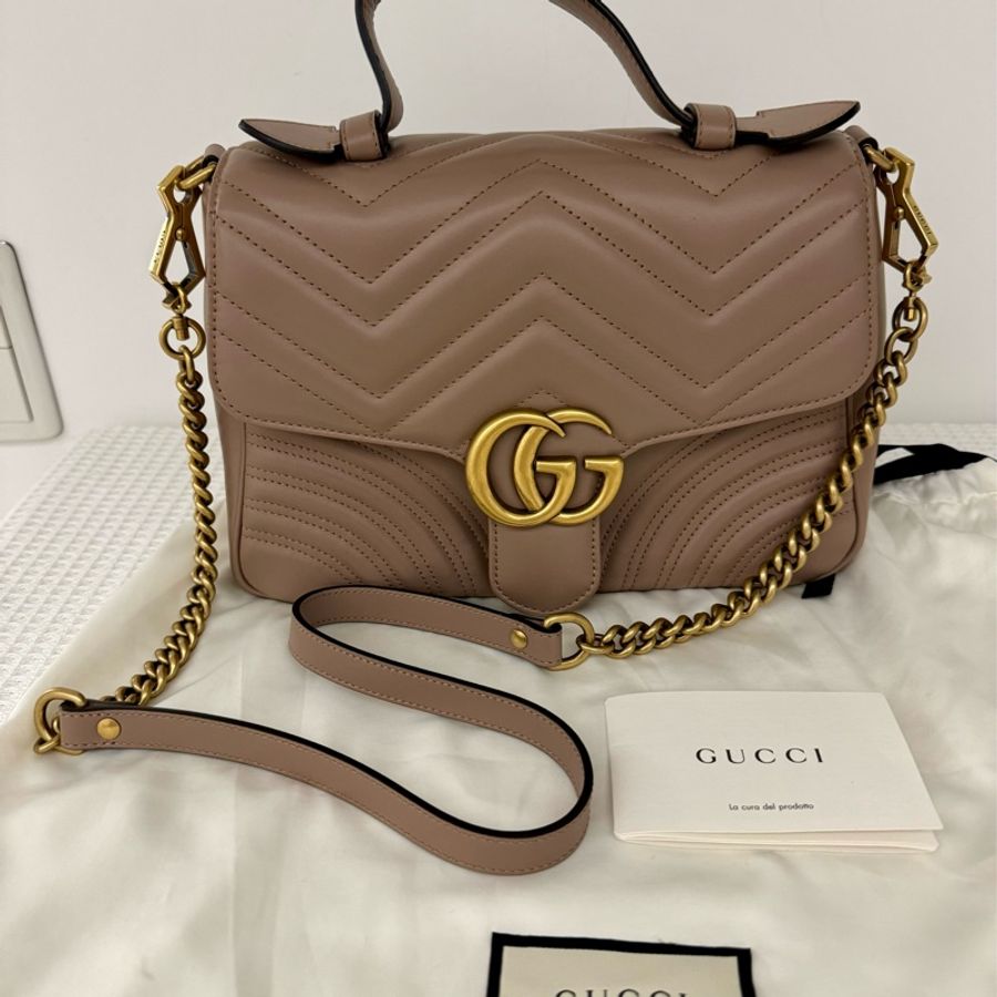 「近全新」GUCCI GG Marmont 中款 山形絎縫牛皮鍊帶手提包(粉裸色)-0