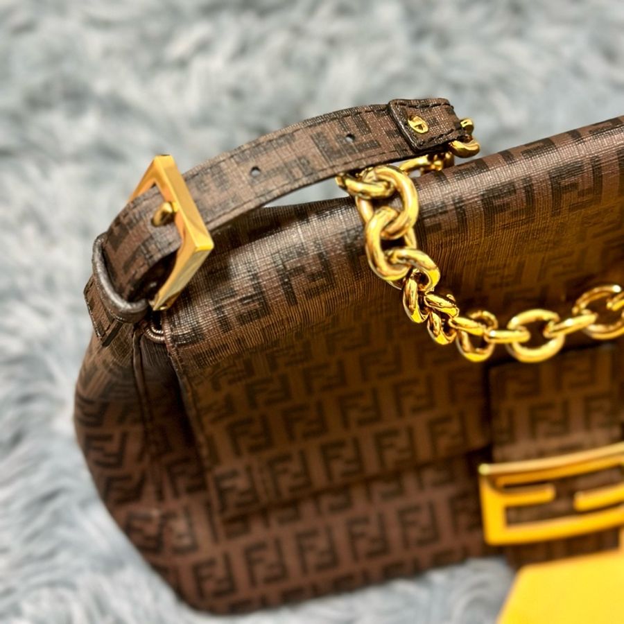 🔥爆款釋出🔥95新✨ #Fendi #Baguette #老花 大 #法棍 #腋下包 💕-17