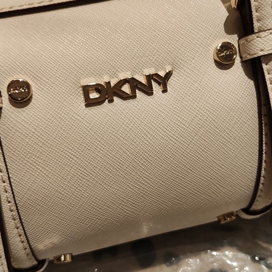 DKNY mini 小圓筒波斯頓包-2