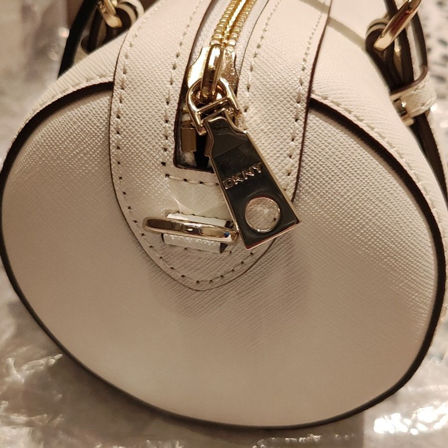 DKNY mini 小圓筒波斯頓包-5