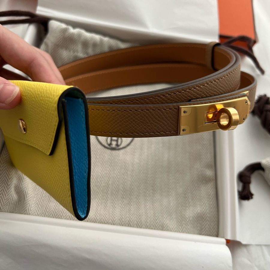 Hermès 全新Kelly 18 pocket 奶茶色搭配黃卡夾包-3