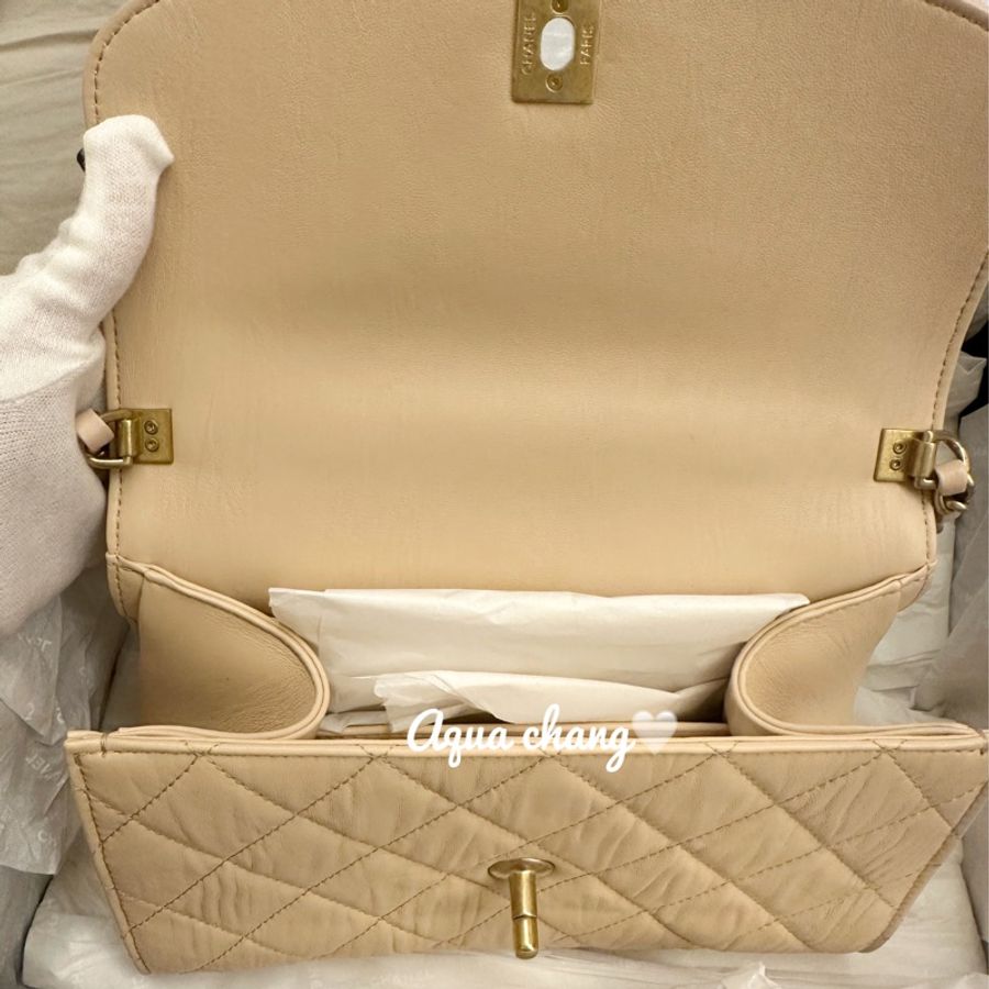 商品chanel cocohandle flap bag抓皺羊皮(奶茶色）-5