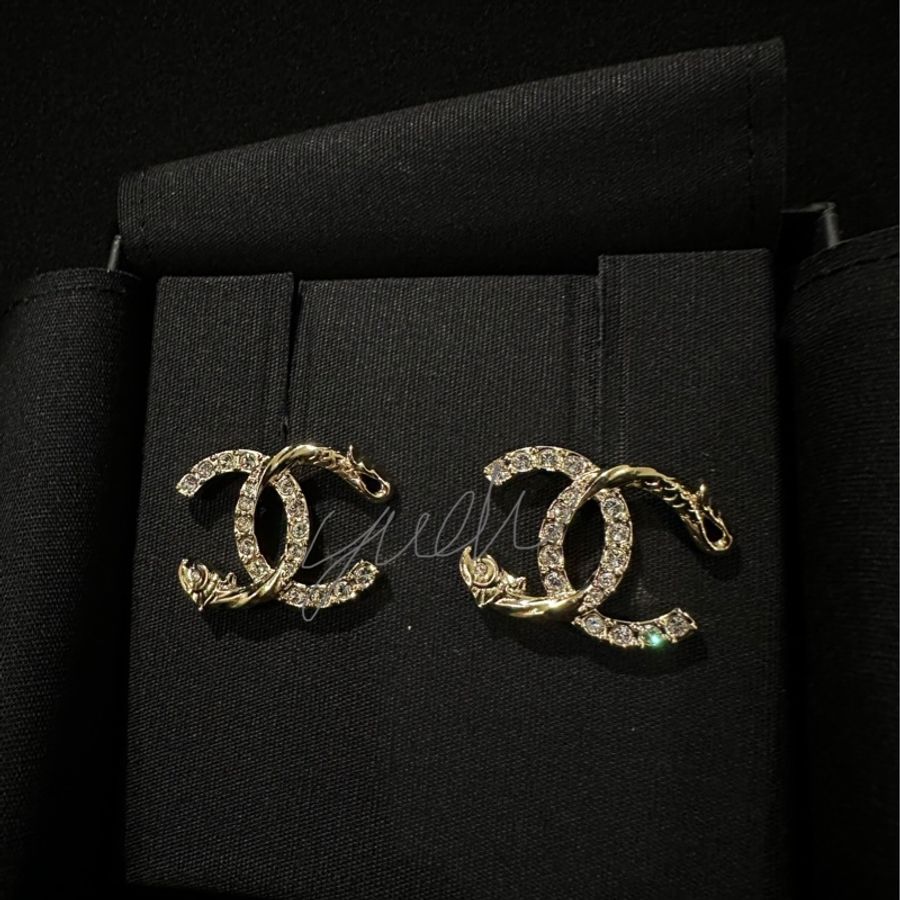 全新。香奈兒 chanel 經典雙C LOGO 水鑽龍形浮雕耳環-0