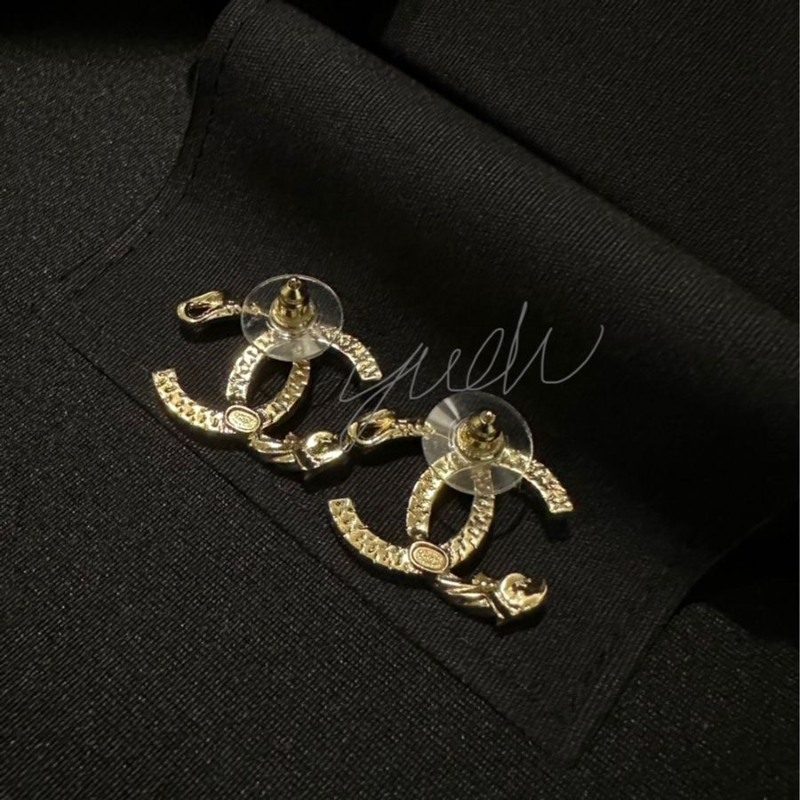 全新。香奈兒 chanel 經典雙C LOGO 水鑽龍形浮雕耳環-1